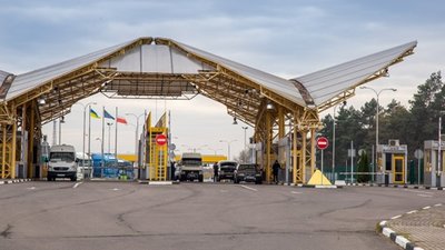 У Шегинях накопичення транспортних засобів
