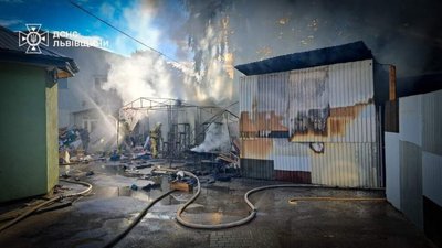 На Стрийщині горів ринок, двоє людей травмовано
