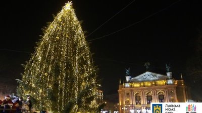 У Львові відкрили головну ялинку