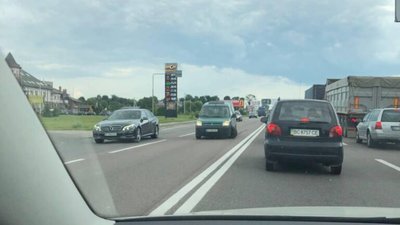 У Львові в автомобіля вирвало колесо (ФОТО)