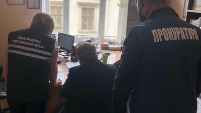 На Львівщині слідчі повідомили про підозру посадовцю, який розтратив понад 3 мільйони гривень бюджетних коштів (ФОТО)