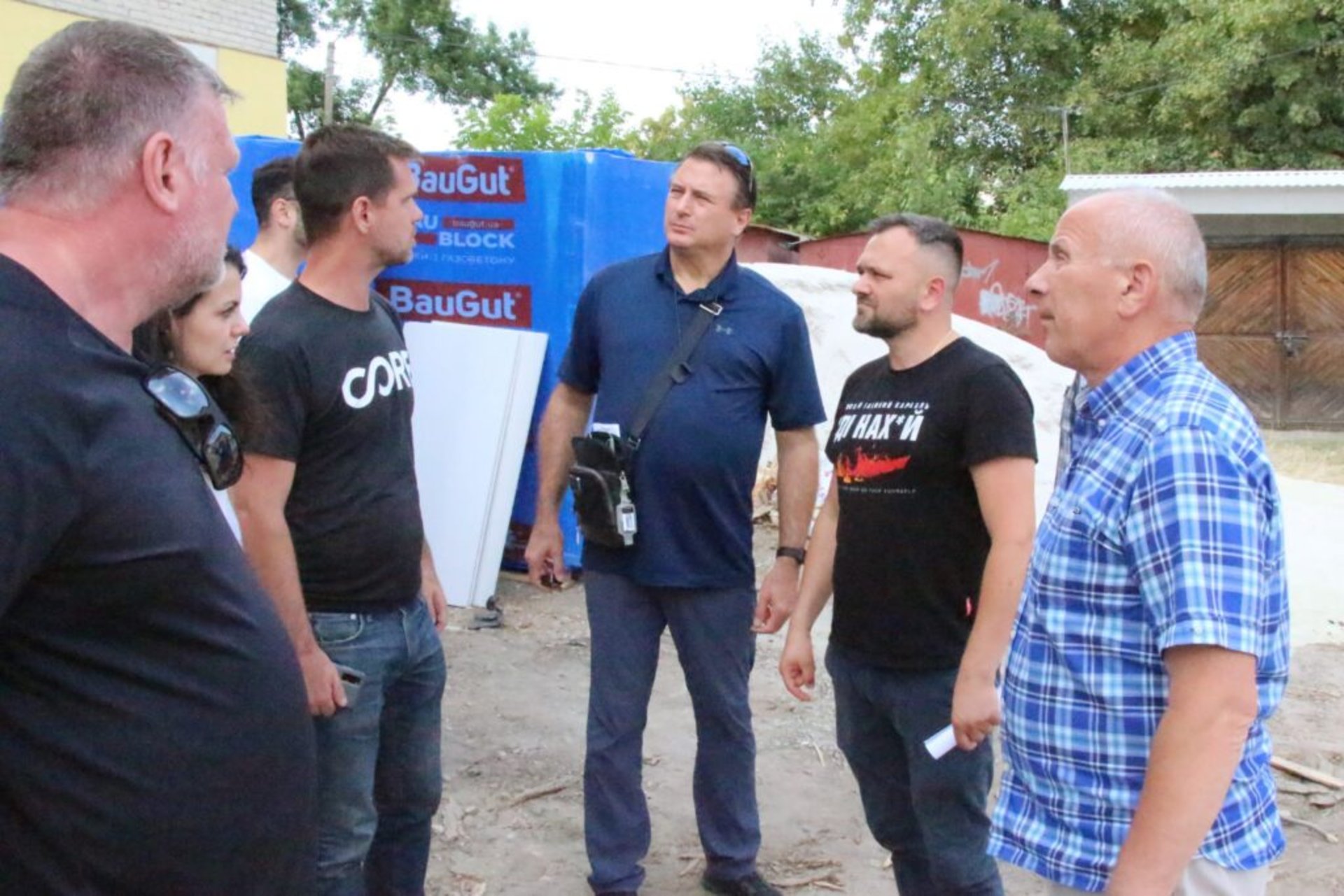Представники благодійного фонду Шона Пенна завітали до Дрогобича та Стебника