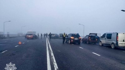 Як у Львові не розминулись 27 автомобілів (ВІДЕО)