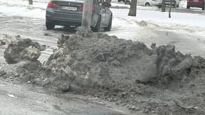 У Львові центральний проспект досі не почистили від болота