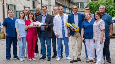 Відомий пластичний хірург з Німеччини знову консультує та оперує дітей у Львові (ФОТО)