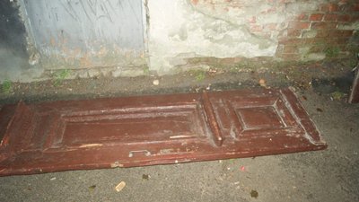 То є Львів: дубові австрійські брами викидають на смітники (ФОТО)