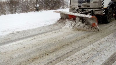 Дорожники Львівщини за день умудрились використати 592 т протиожеледних матеріалів