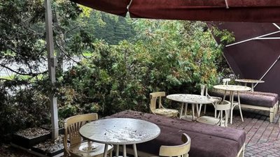 У Львові водій влетів у ресторан