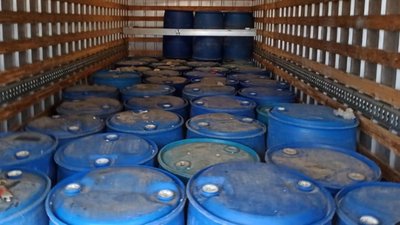 У Дрогобичі 54-річний чоловік хотів продати 800 літрів спирту