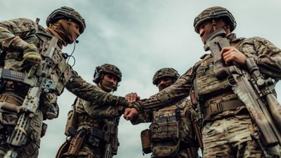 У Франківську збирають різдвяні бокси для військових