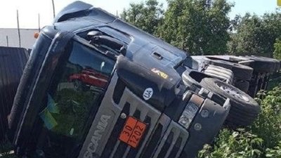 На Львівщині перекинувся бензовоз