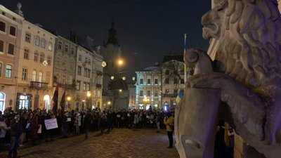 Львів вийшов на акцію протесту проти засудження Стерненка (ФОТО)