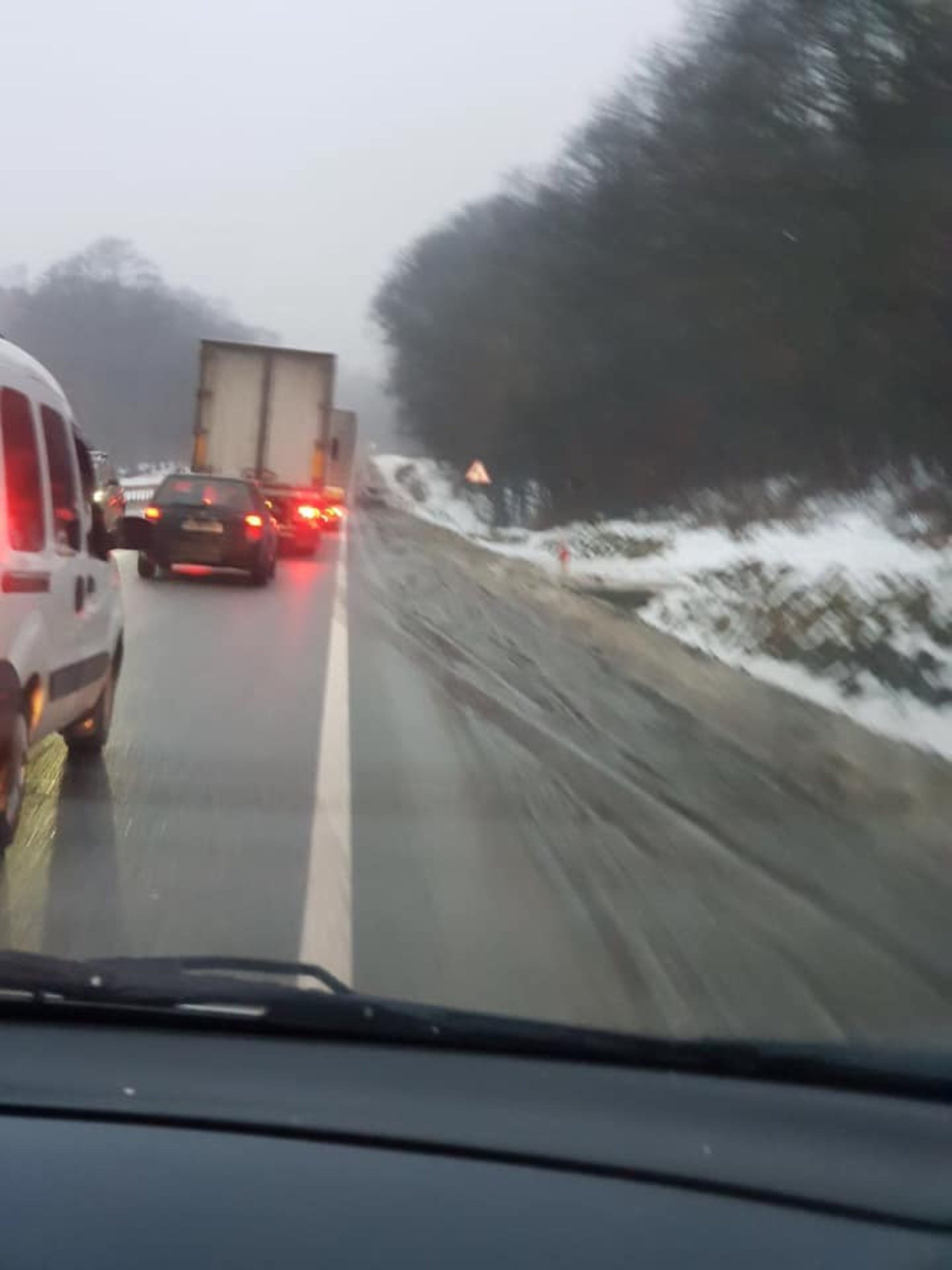 На об'їзній у Львові зупинився рух. Фото: Варта1.