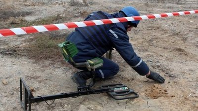 Біля залізничного мосту на Львівщині виявили три мінометні міни сучасного взірця