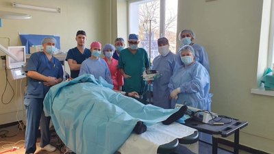 У військовому госпіталі у Винниках медики провели успішну операцію військовому з мінно-вибуховим пораненням