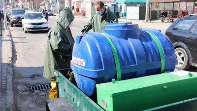 У Миколаївському районі людні місця посилено обробляють спецзасобами знезараження (ФОТО)
