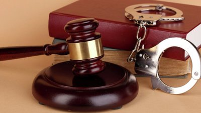 Поліція викрила вбивцю жінки на Львівщині, але затримати не може: в суді завершився робочий день