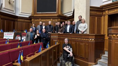 У Києві депутати продовжують блокувати Раду