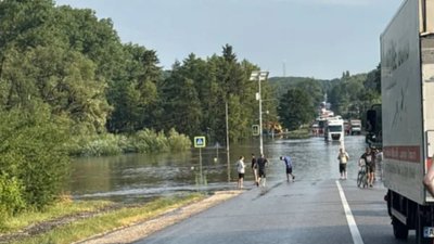 В Україні затопило ще одну дорогу (ВІДЕО)