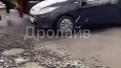 На Львівщині автомобілі провалюються на дорозі