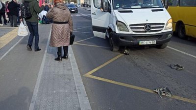 У Львові мікроавтобус збив жінку (ВІДЕО, ФОТО)