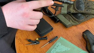 У Трускавці десятикласник носив зброю