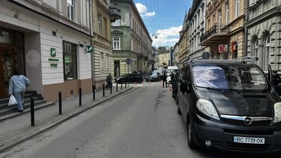 У Львові перекрили вулицю