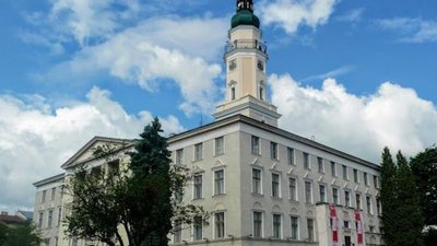 У Дрогобичі відтепер про народження дитини сповіщають фанфари з міської Ратуші