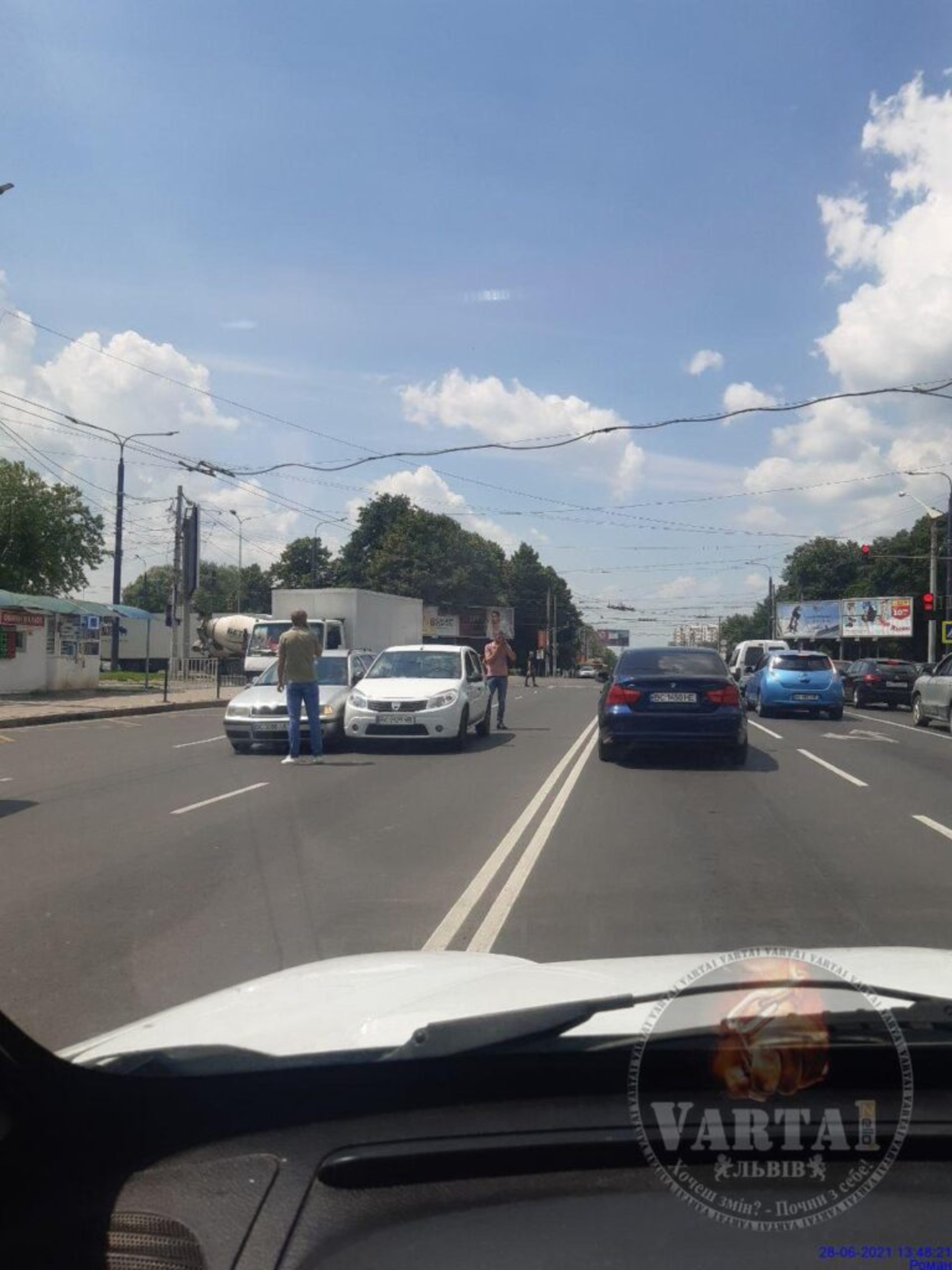 У Львові на перехресті не розминулись автомобілі