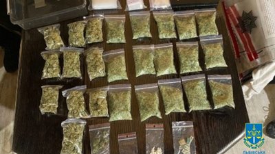33-річний мешканець Хмельниччини поштою відправляв наркотики