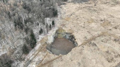 Фото нового провалля поблизу курорту на Львівщині