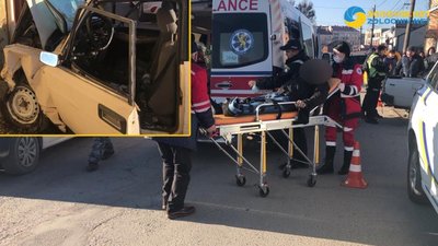 У Золочеві автомобіль в’їхав у стіну будинку (ВІДЕО)