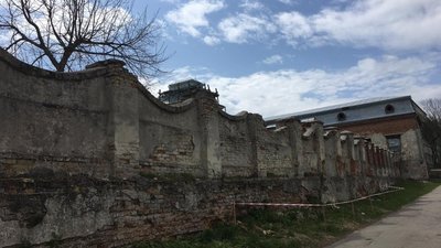 На Львівщині обвалилася частина муру палацу Потоцьких (ФОТО, ВІДЕО)