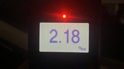 Біля Львова 24-річний пʼяний водій виштовхав інший автомобіль у кювет