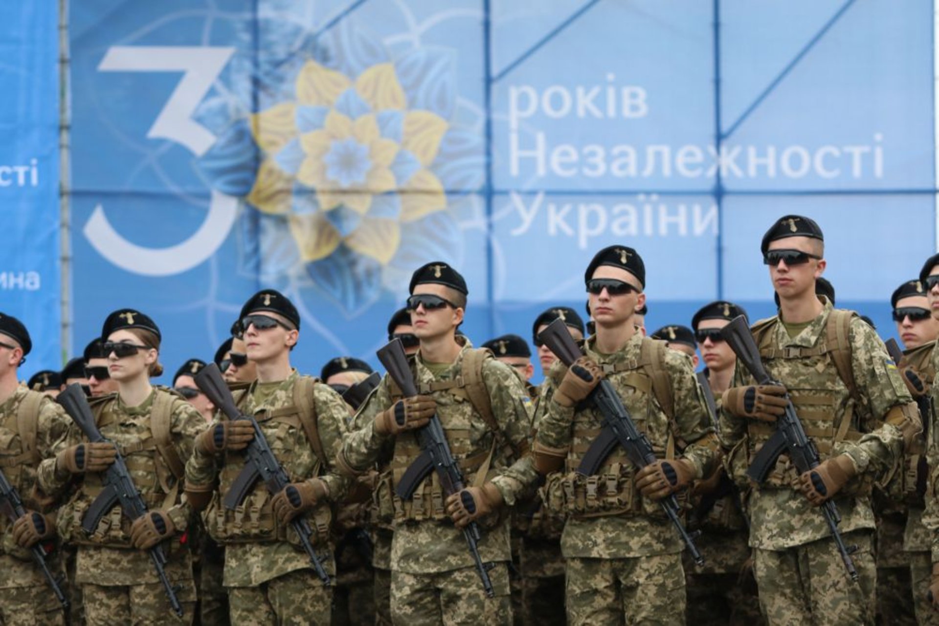 У Львові на найбільшому флагштоку за 12 млн грн урочисто підняли прапор України, фото ЛМР