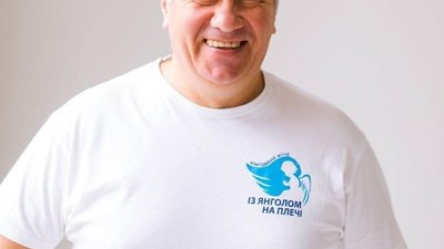 Відомий волонтер щоденно долає пішки рекордні відстані
