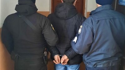 На Львівщині чоловік намагався заволодіти зброєю поліцейського