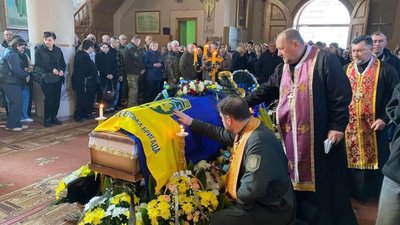 Львівщина попрощалась із захисником, тіло якого ідентифікували за ДНК