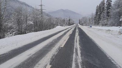 Трасу «Київ - Чоп» розчистили від снігу (ФОТО)