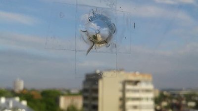 У Львові посеред білого дня обстріляли будинок (ФОТО)