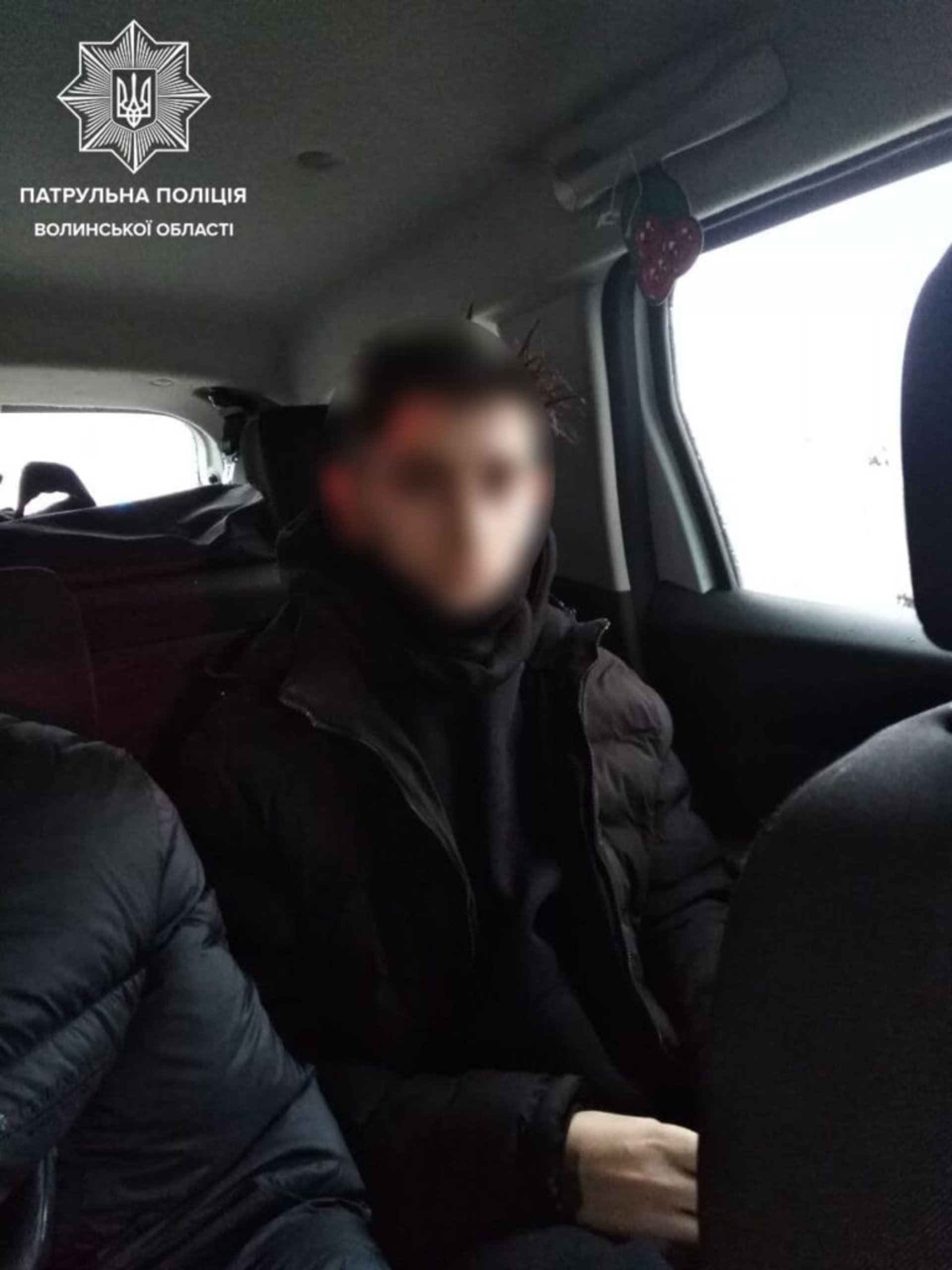 Троє осіб, яким по 15-16 років, після зіткнення намагалися втекти з місця події