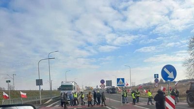 Поляки заблокували рух на одному з кордонів з Україною
