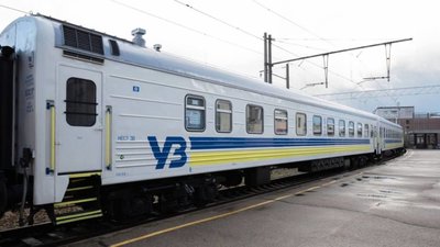 "Укрзалізниця" відновила зупинку поїздів у Луцьку та Тернополі
