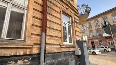 У Львові обвалився ще один фасад будинку (ФОТО)