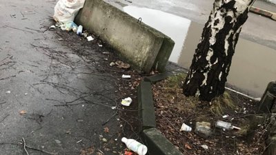 У Львові знову не прибирають сміття (ФОТО)