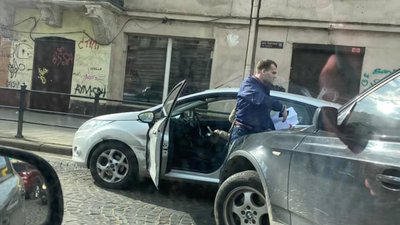 У Львові біля Оперного театру зіткнулись автомобілі (ФОТО)