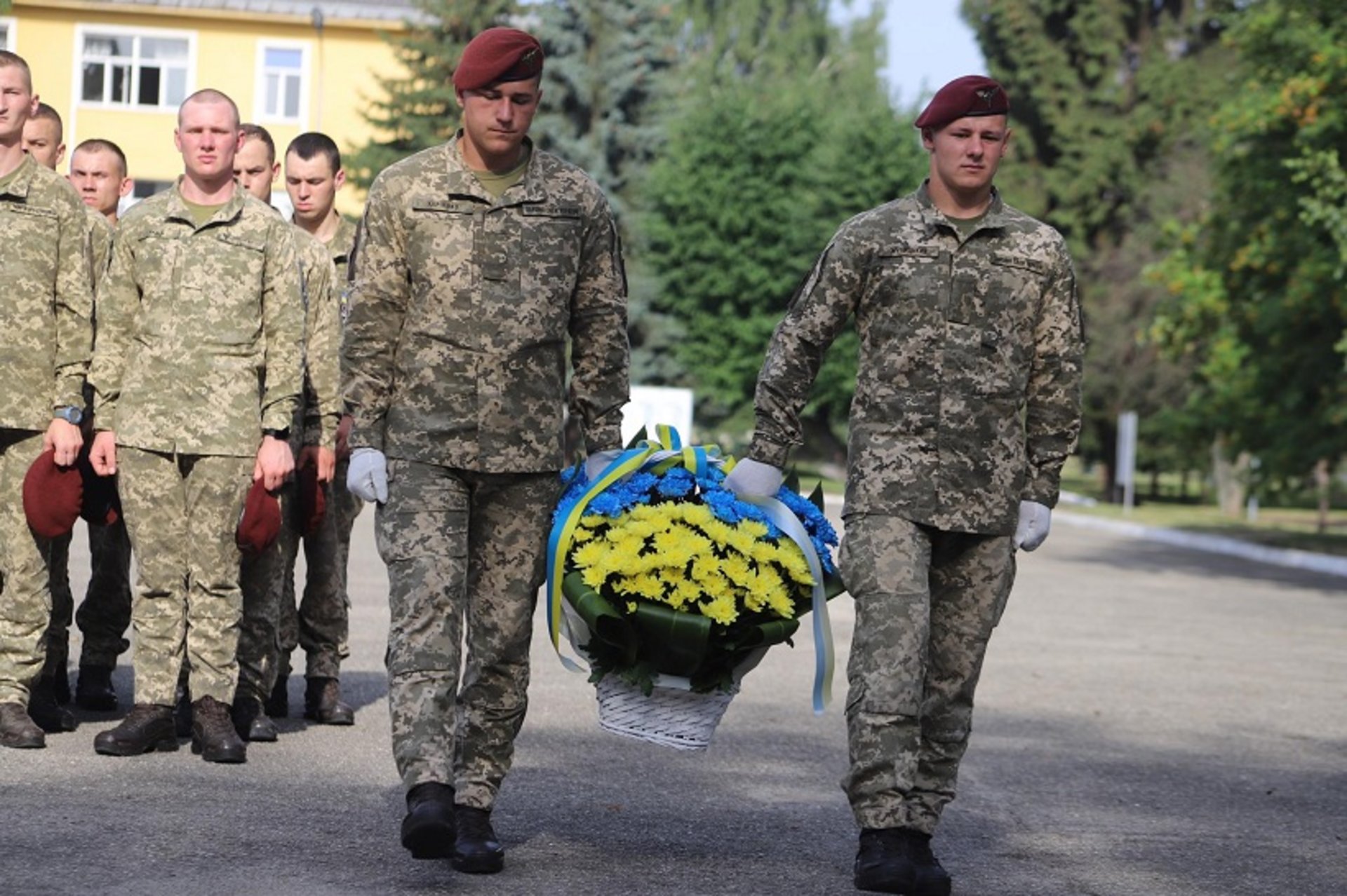 У Львові урочисто зустріли 80-ту десантно-штурмову бригаду, що повернулася із зони ООС, фото ЛОР
