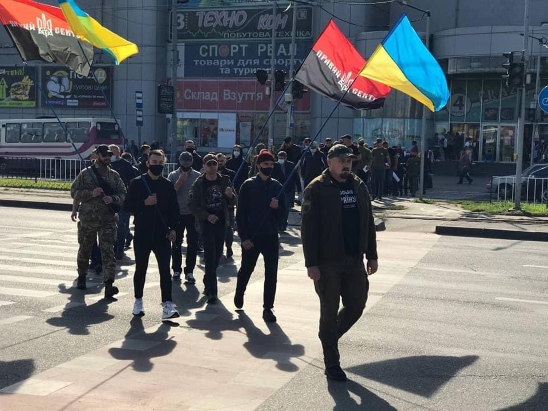 У Львові пікетували мережу заправок "БРСМ-нафта", фото Правий сектор Львівщина