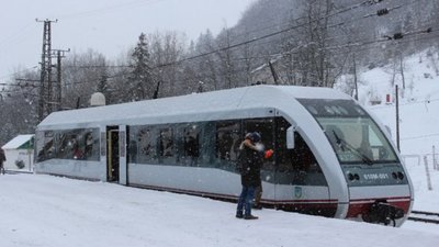 На Львівщині дві залізничні станції «завалило» снігом