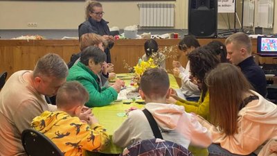 У Будинку воїна родини захисників виготовили унікальні писанки